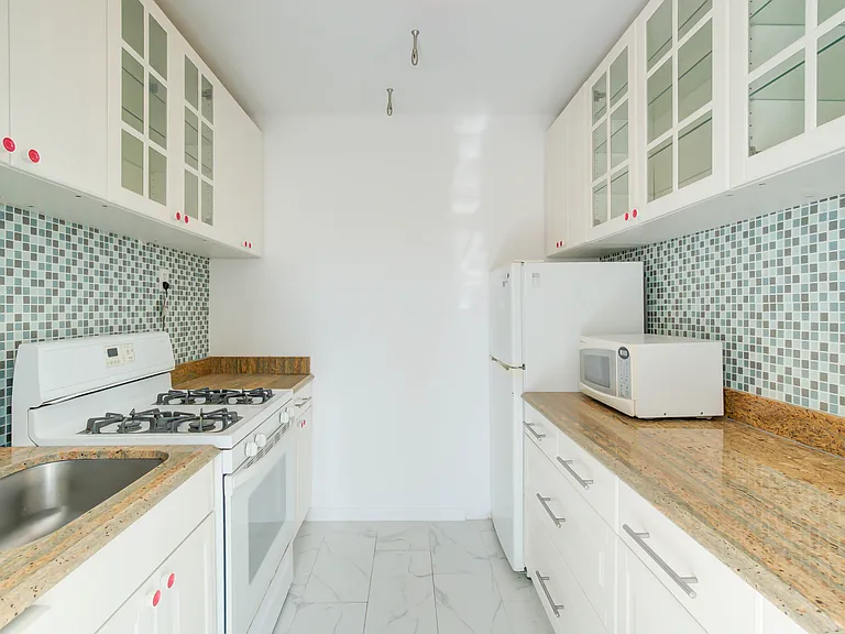 4201 Cathedral Ave NW #911W — Photo 4