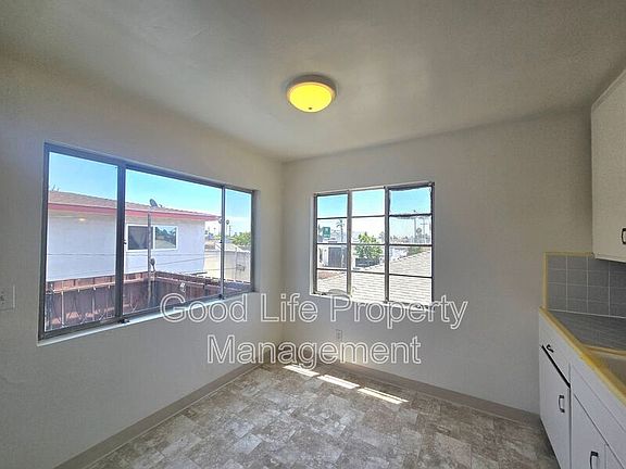 5th image of 3176 1/2 Adams Ave