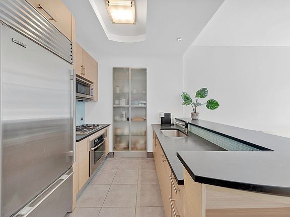 3rd image of 325 5th Ave APT 17F