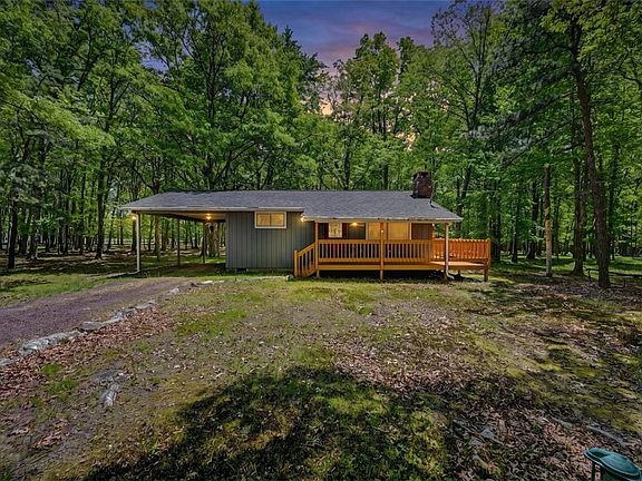5th image of 74 Beaver Dr