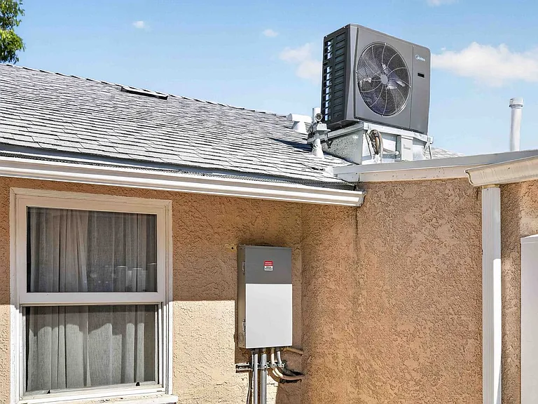 8007 Louise Ave — Photo 27