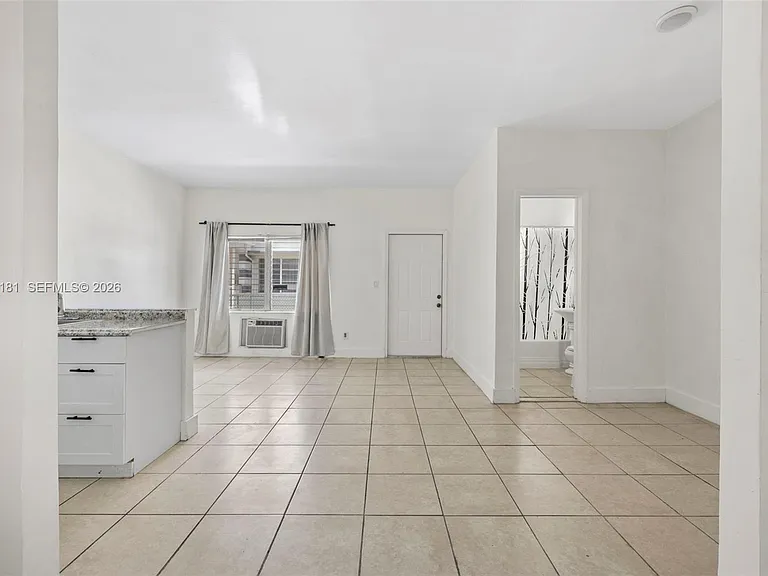 8135 Crespi Blvd #4 — Photo 7