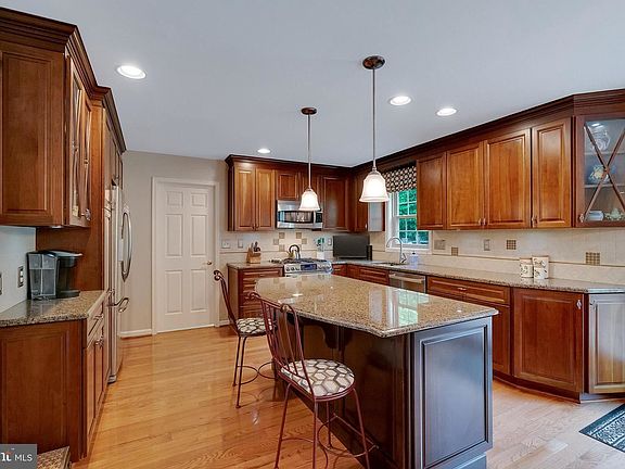 5th image of 607 Whittaker Pl