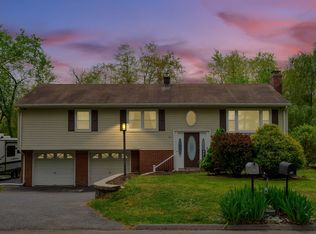 21 Oakmont St, Enfield, CT 06082