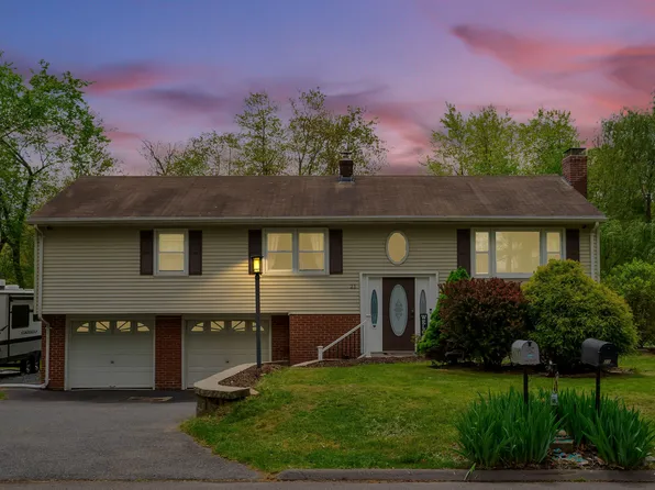 21 Oakmont Street, Enfield, CT 06082