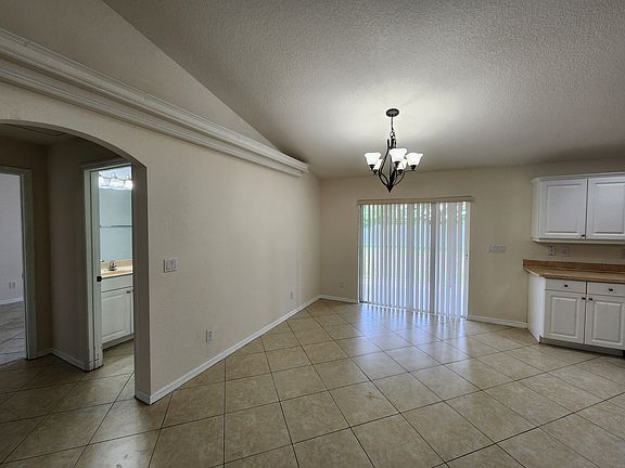 3rd image of 1010 SW Mataro Ave