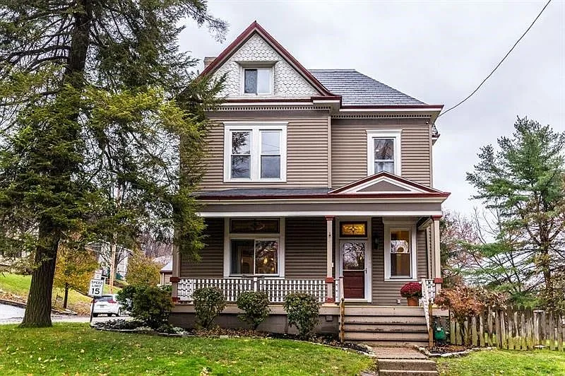 1114 Center Ave photo 1