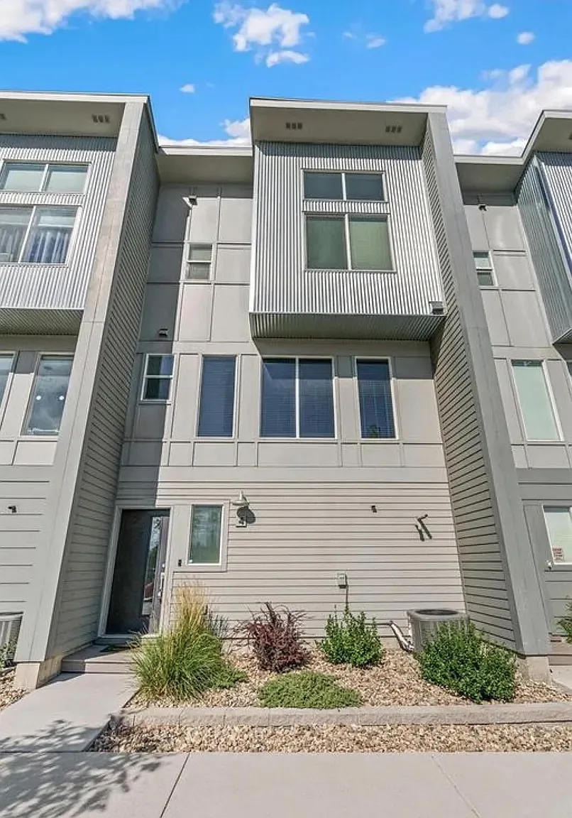 2 bed, 1273 sqft, $2,500 — Photo 1