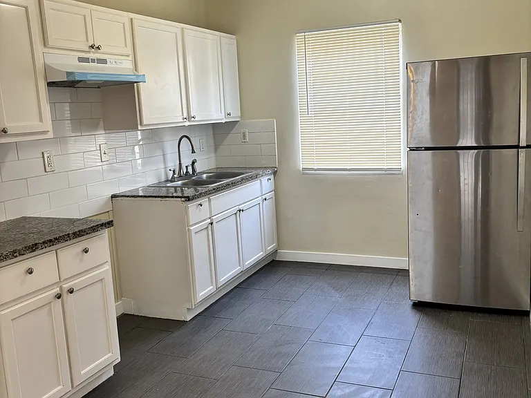 113 W Century Blvd — Photo 5