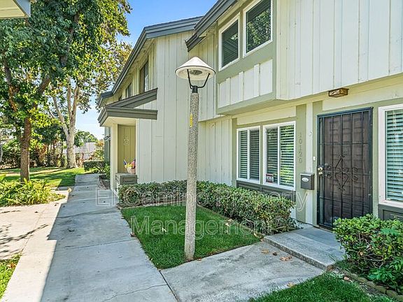 3rd image of 10120 Karmont Ave