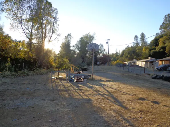 1768 Kenyon Dr, Redding, CA 96001
