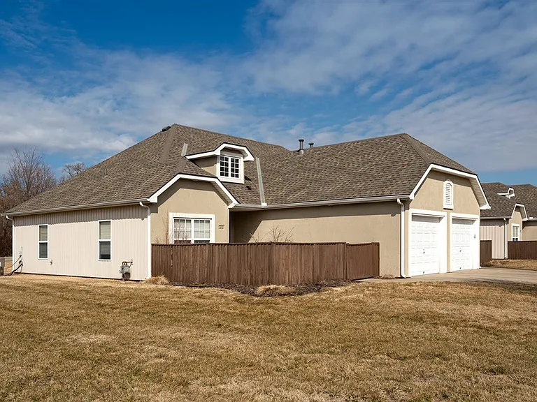 Peregrine Valley Duplexes — Photo 12