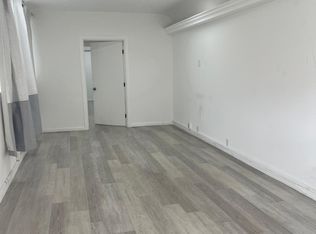 922 S. Barrington, Los Angeles, CA 90049