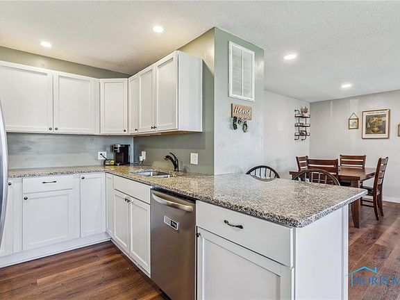 4th image of 329 Prentiss Ave