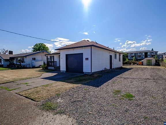 3rd image of 3173 Marcia Dr NE