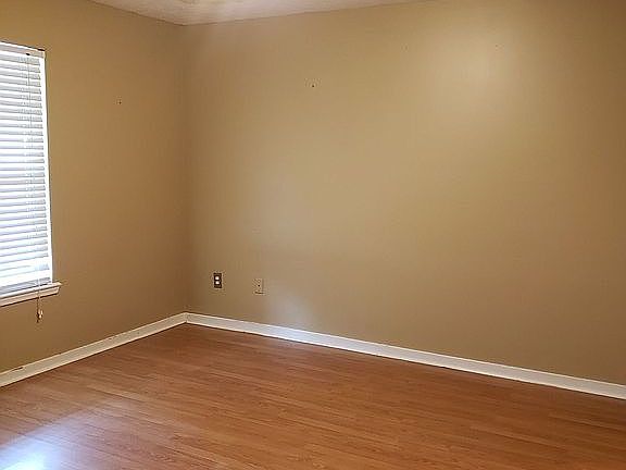 5th image of 330 Cottonwood Dr