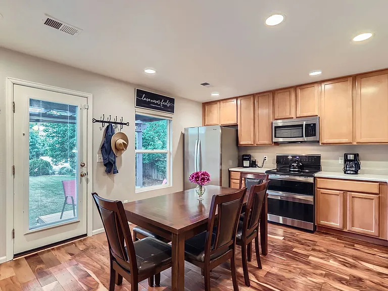 6745 Brittany Dr — Photo 8