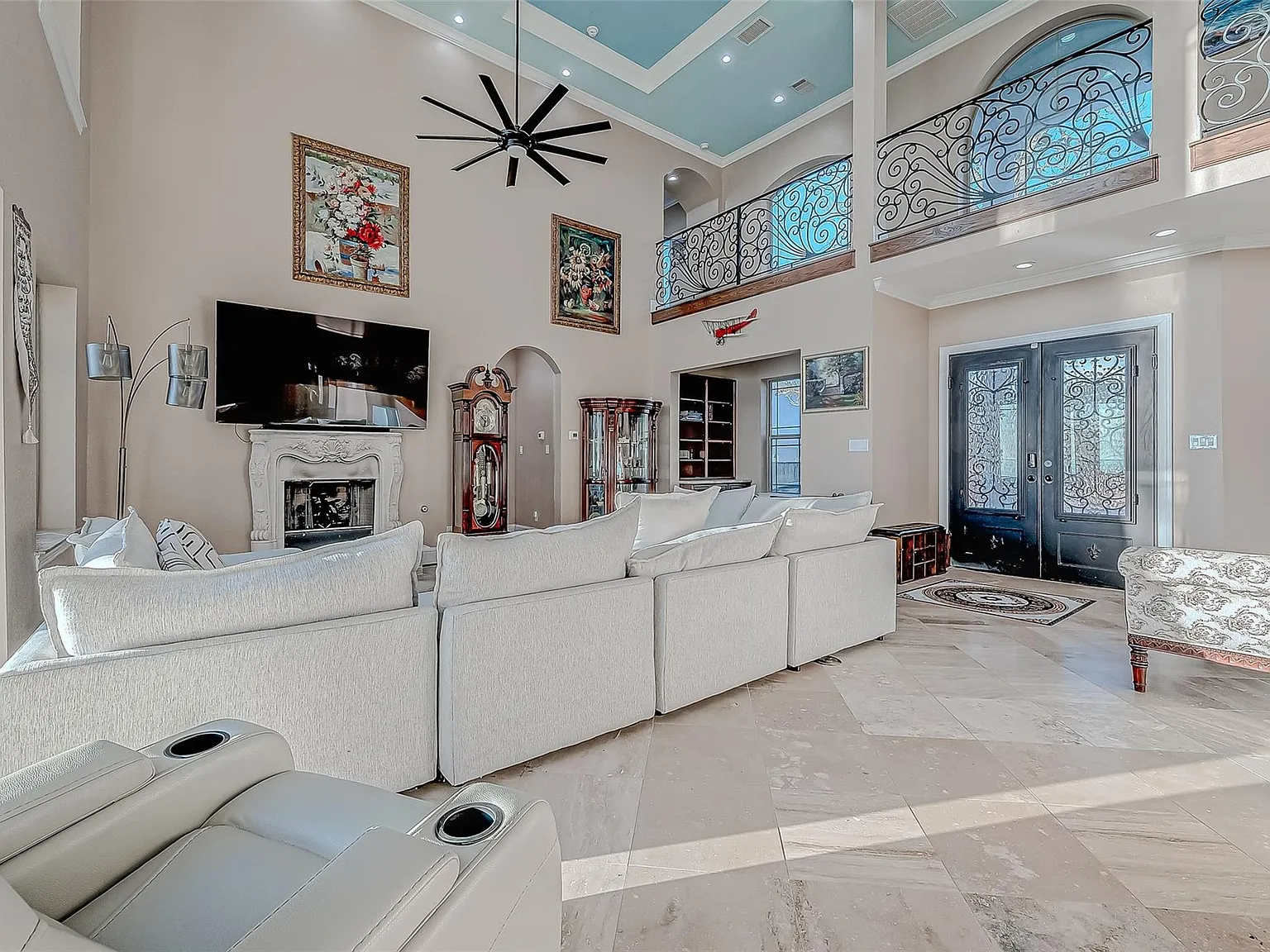 4 bed, 4.5 bath, 4654 sqft, $5,800 — Photo 1