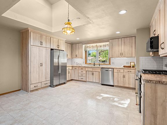 4th image of 533 Wildwood Dr