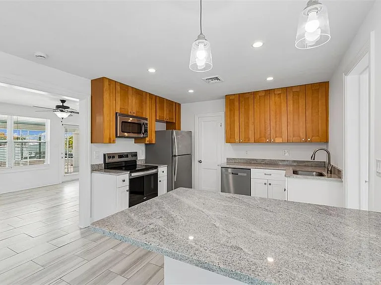 8125 Bayshore Dr — Photo 29