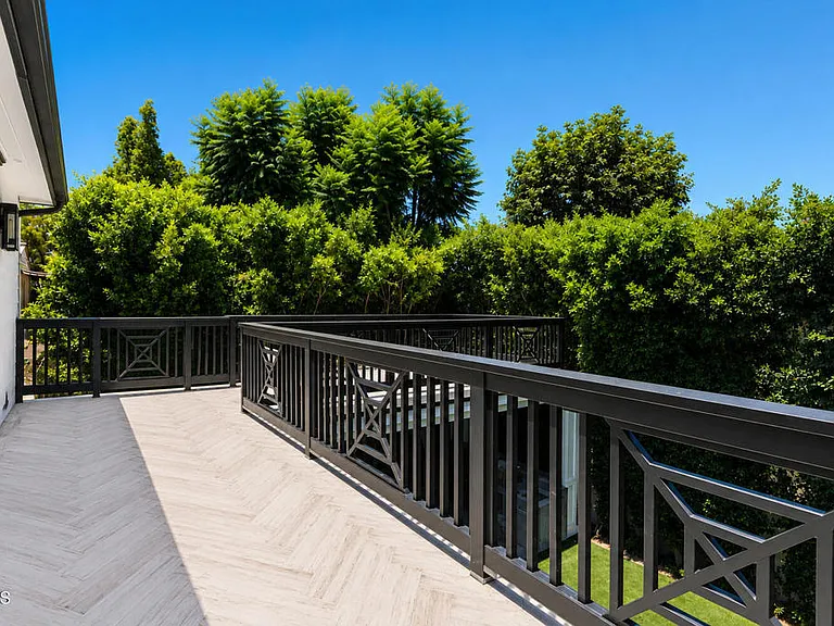 10331 Valley Spring Ln — Photo 24