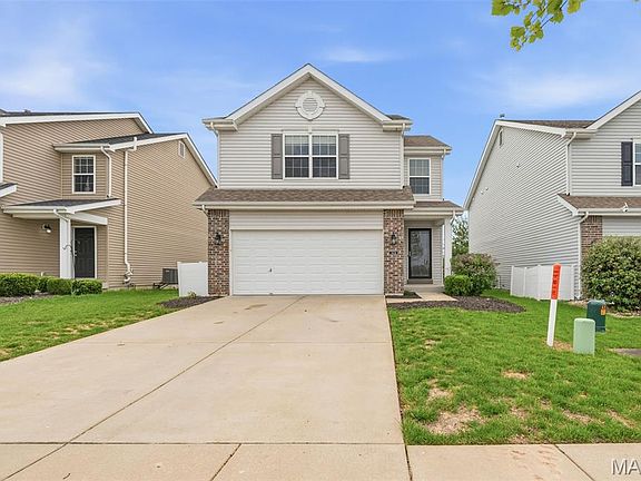 2nd image of 3424 Charlestowne Crossing Dr