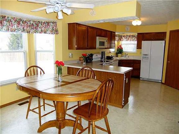 Dinette with bay window