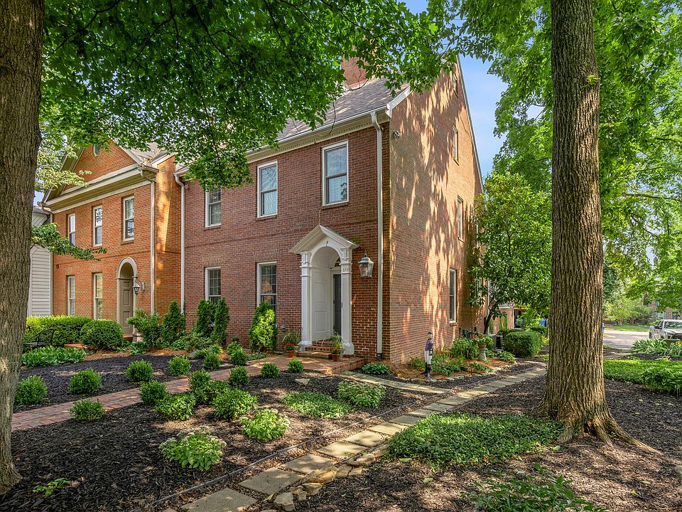 1st image of 272 Chippendale Cir