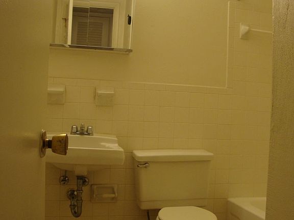 2nd image of 617 Washington St SE APT 6