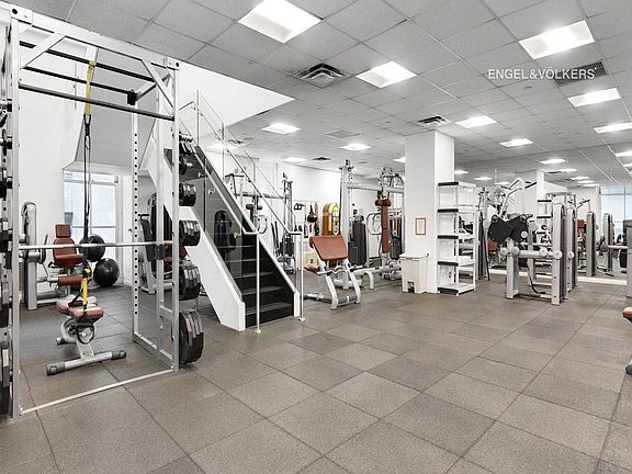 5th image of 55 Wall St APT 835