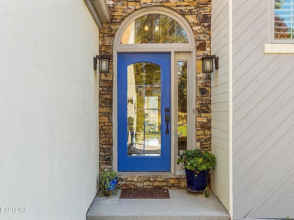 5th image of 1648 Harbor Crest Way