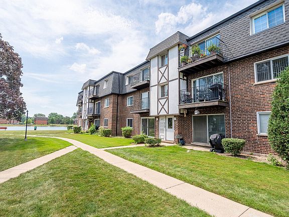2nd image of 9459 Bay Colony Dr APT 1S