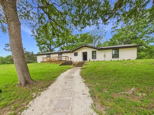 2001 Court Dr, Palestine, TX 75803