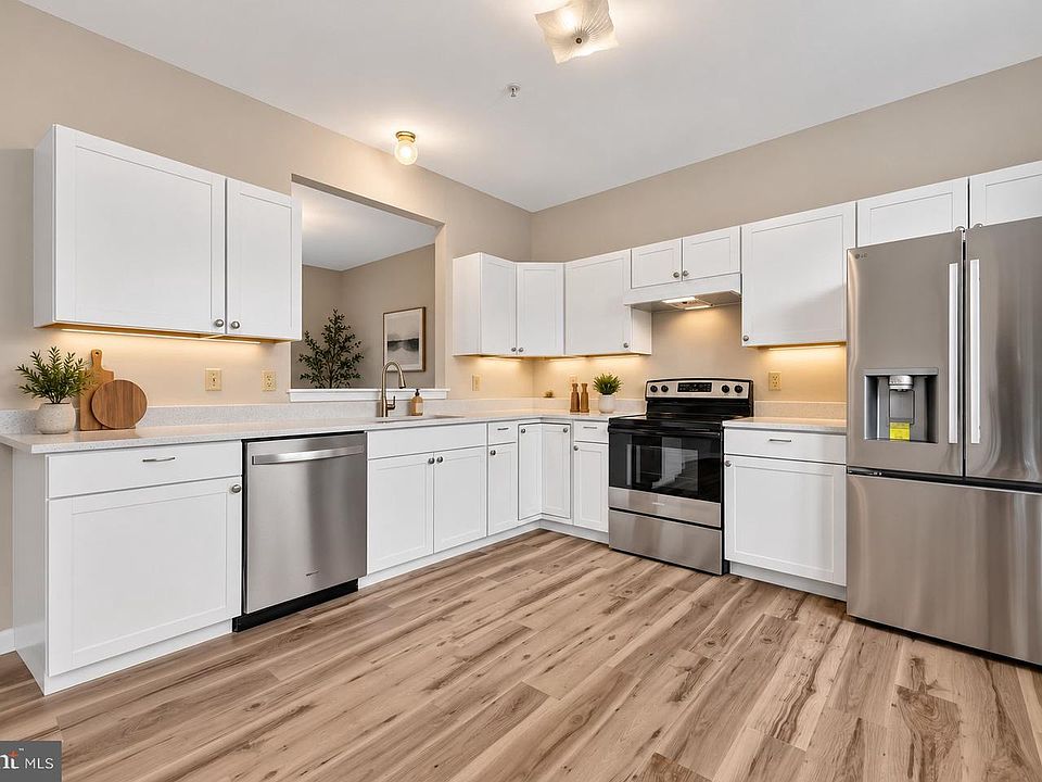 1st image of 549 Pangborn Blvd