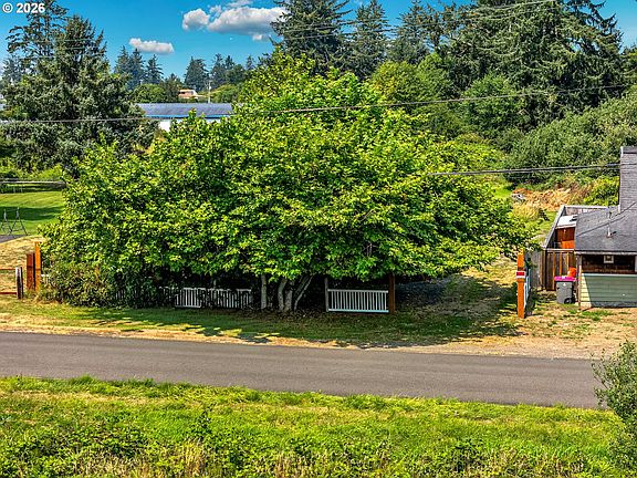 3rd image of 1465 SE 12th Pl