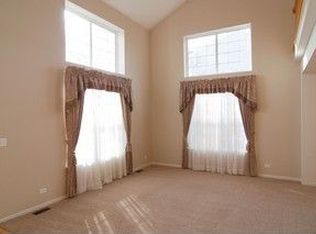 85 Carpenter Ct, North Aurora, IL 60542