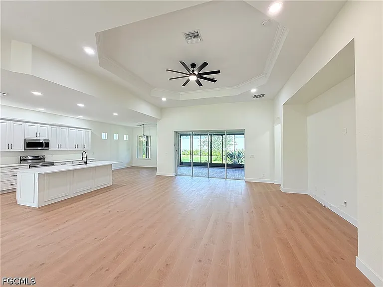 11001 Sea Tropic Ln — Photo 6