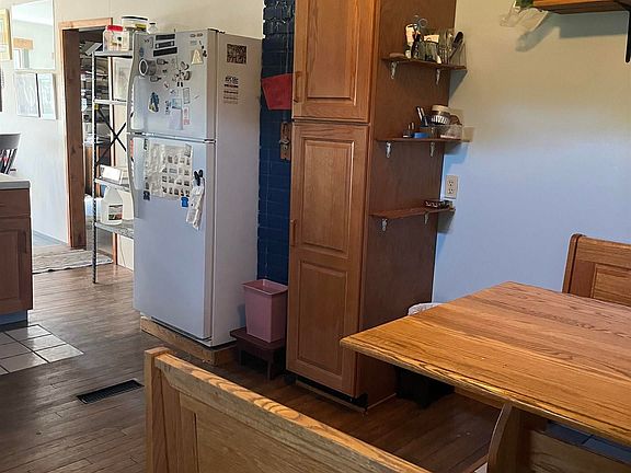 3rd image of 421 6th St NW