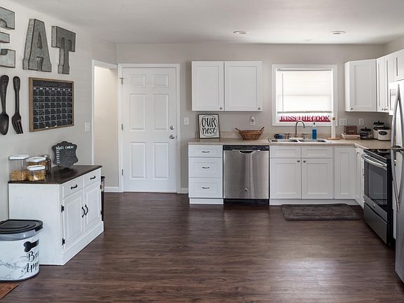 Bright and spacious kitchen