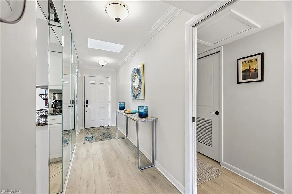 2 bed, 2.0 bath, 1260 sqft, $5,750 — Photo 2