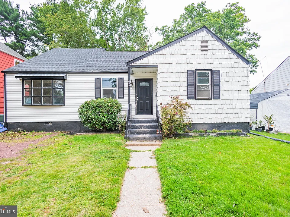 407 W High St