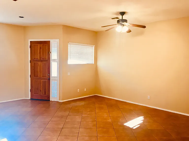 100 N Desert Stream Dr — Photo 2