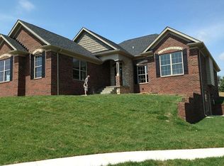 3433 Royal Lake Dr, Floyds Knobs, IN 47119