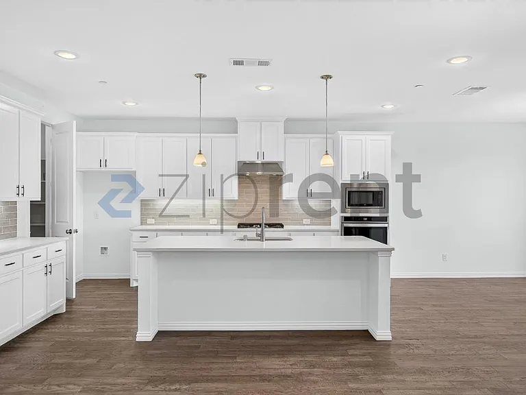 205 Somerset Dr — Photo 11
