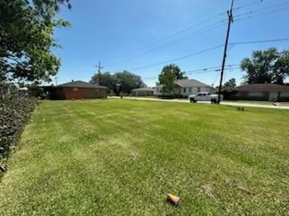 2608 Guerra Dr, Violet, LA 70092