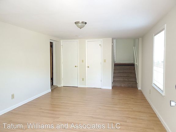 2nd image of 1419 Palm Ln