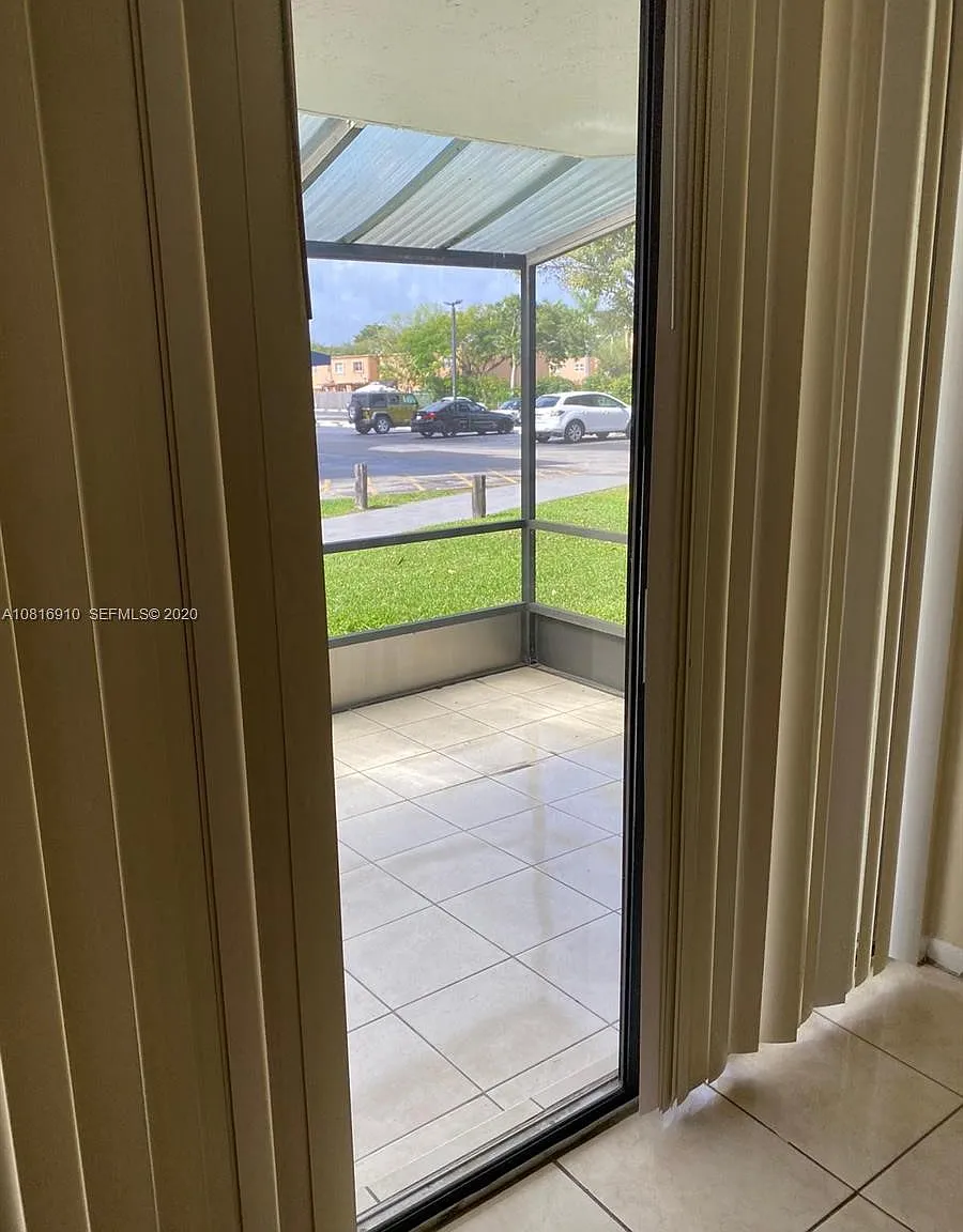 3 bed, 1200 sqft, $1,850 — Photo 4