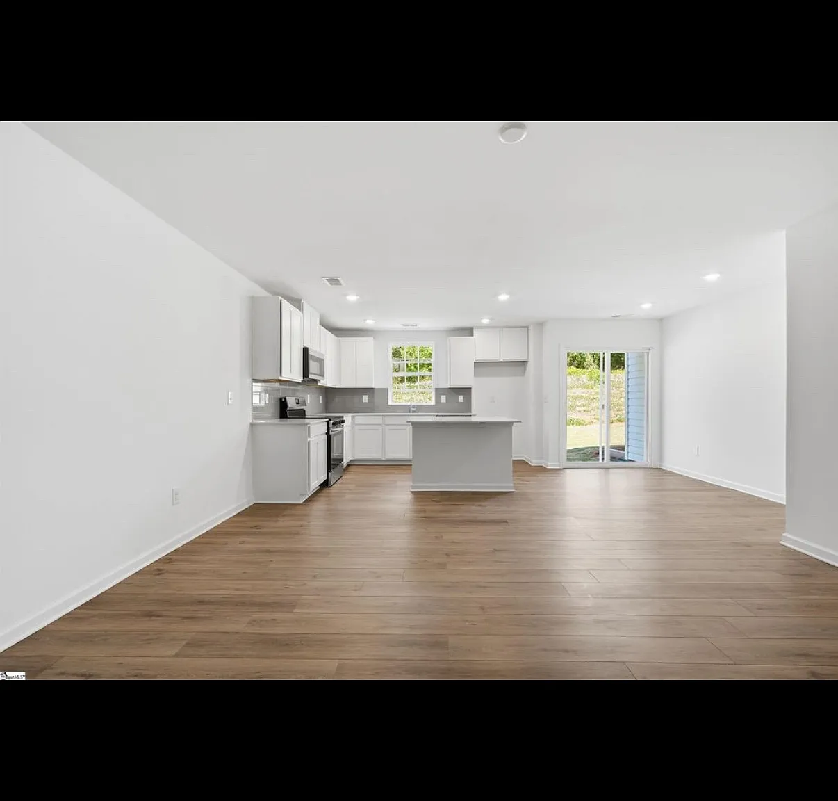 3 bed, 2.5 bath, 1423 sqft, $1,795 — Photo 2