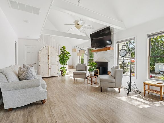 5th image of 3694 N Monarch Avenue