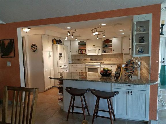 3rd image of 7039 Southwind Dr